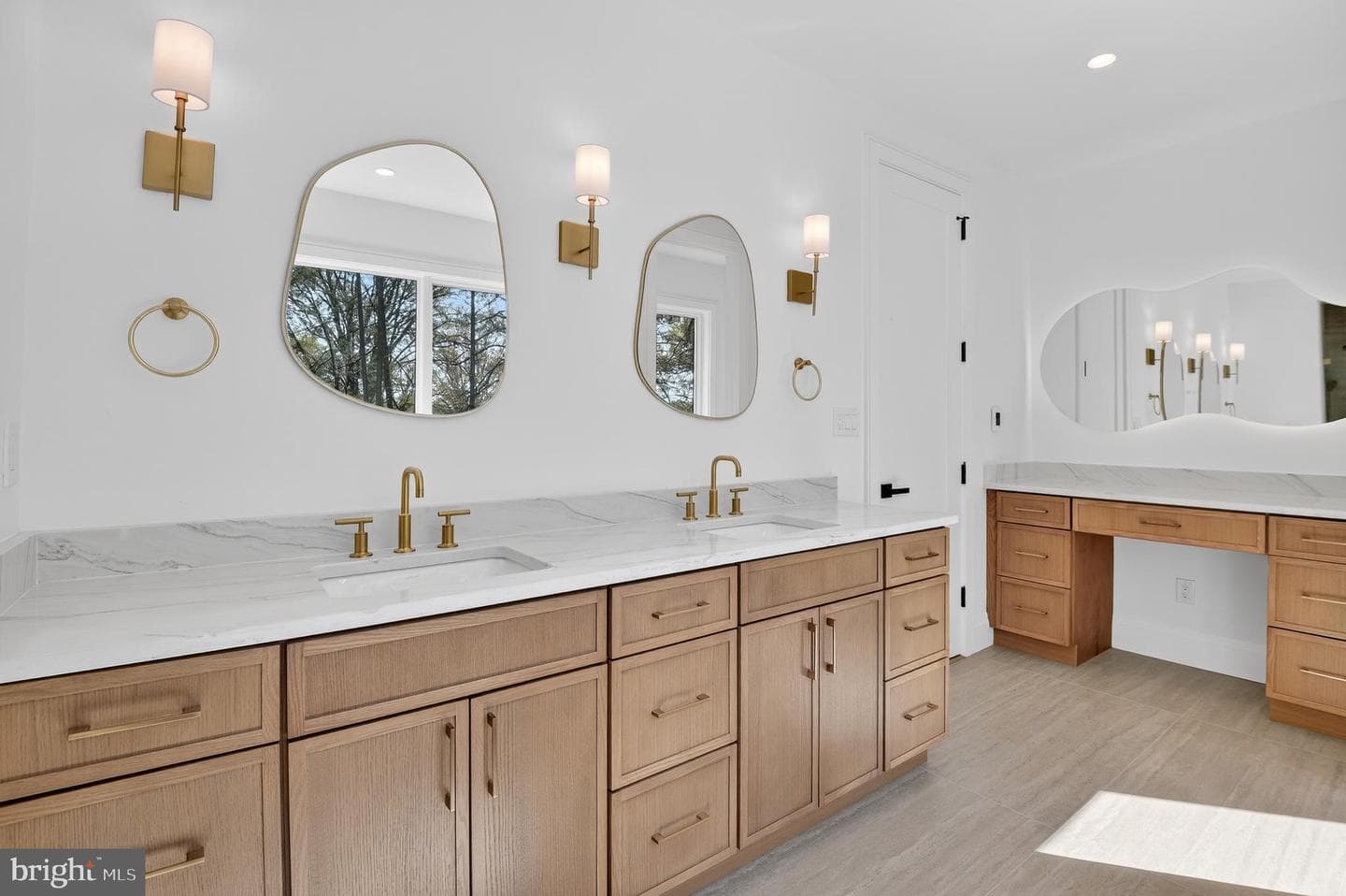 5011 Newport Avenue photo 35