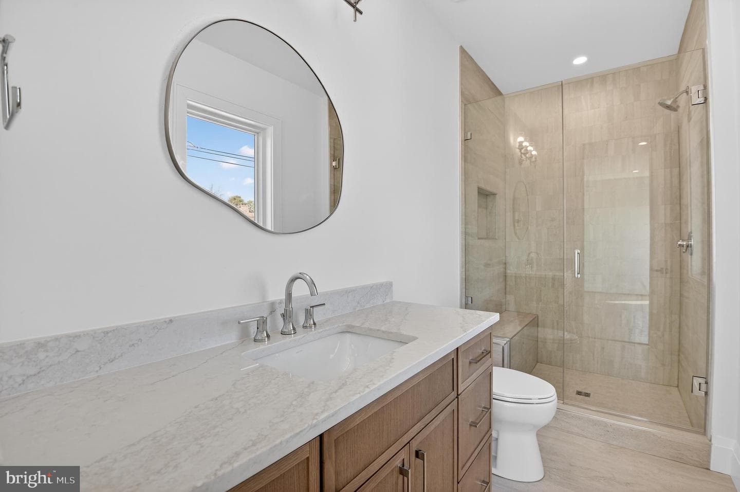 5011 Newport Avenue photo 40