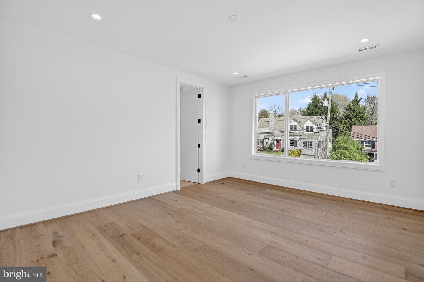 5011 Newport Avenue photo 42