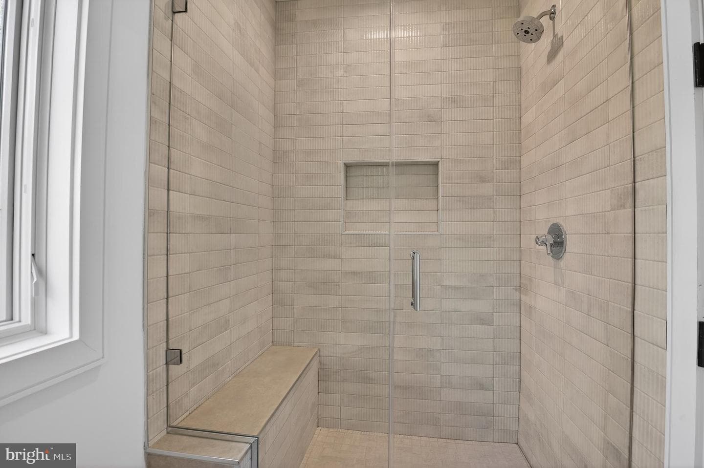 5011 Newport Avenue photo 46