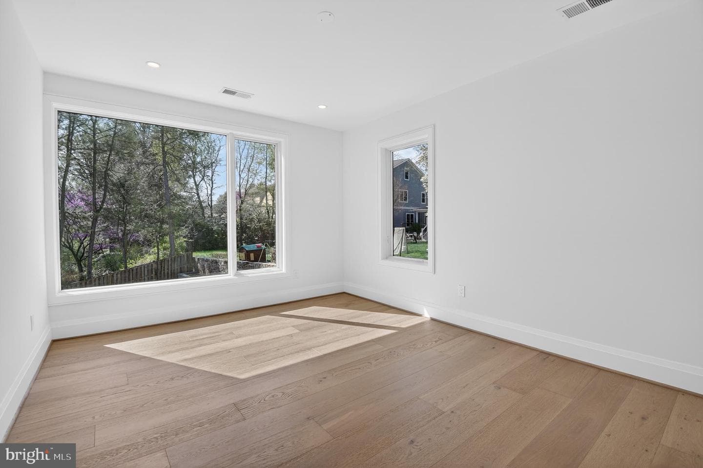 5011 Newport Avenue photo 47