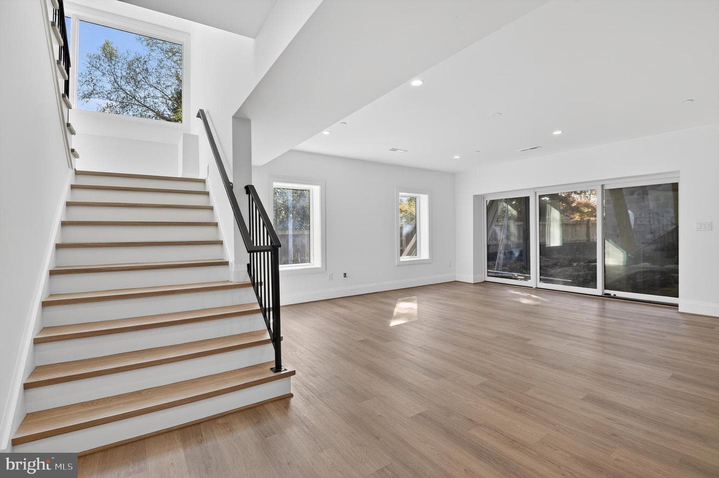 5011 Newport Avenue photo 49