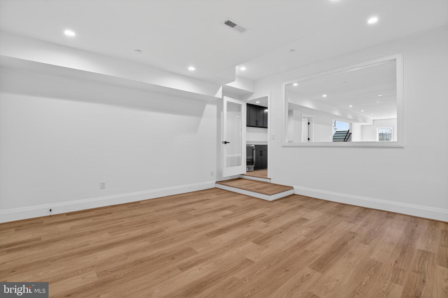 5011 Newport Avenue photo 55