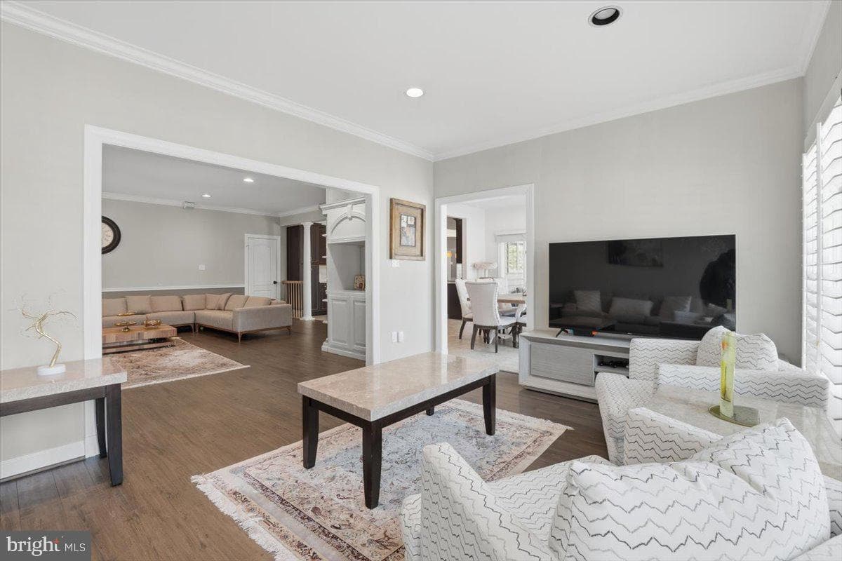 11221 Welland Street photo 18