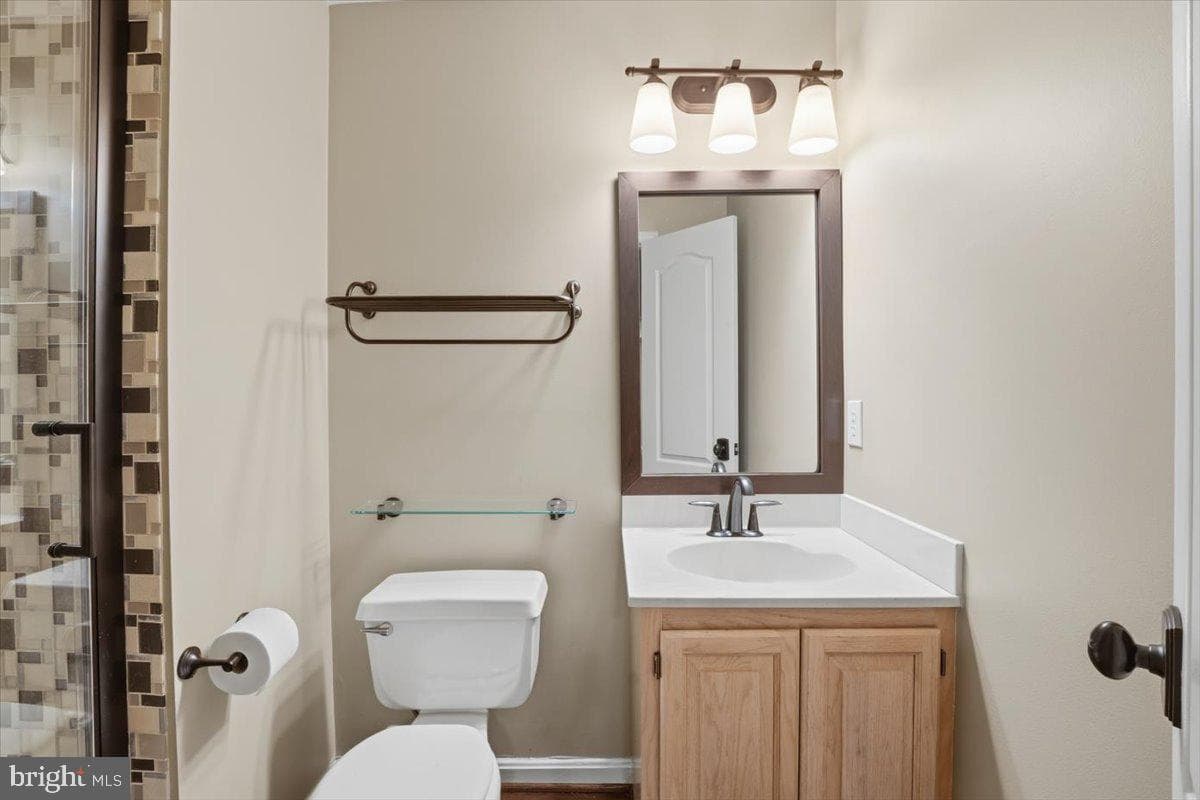 11221 Welland Street photo 26