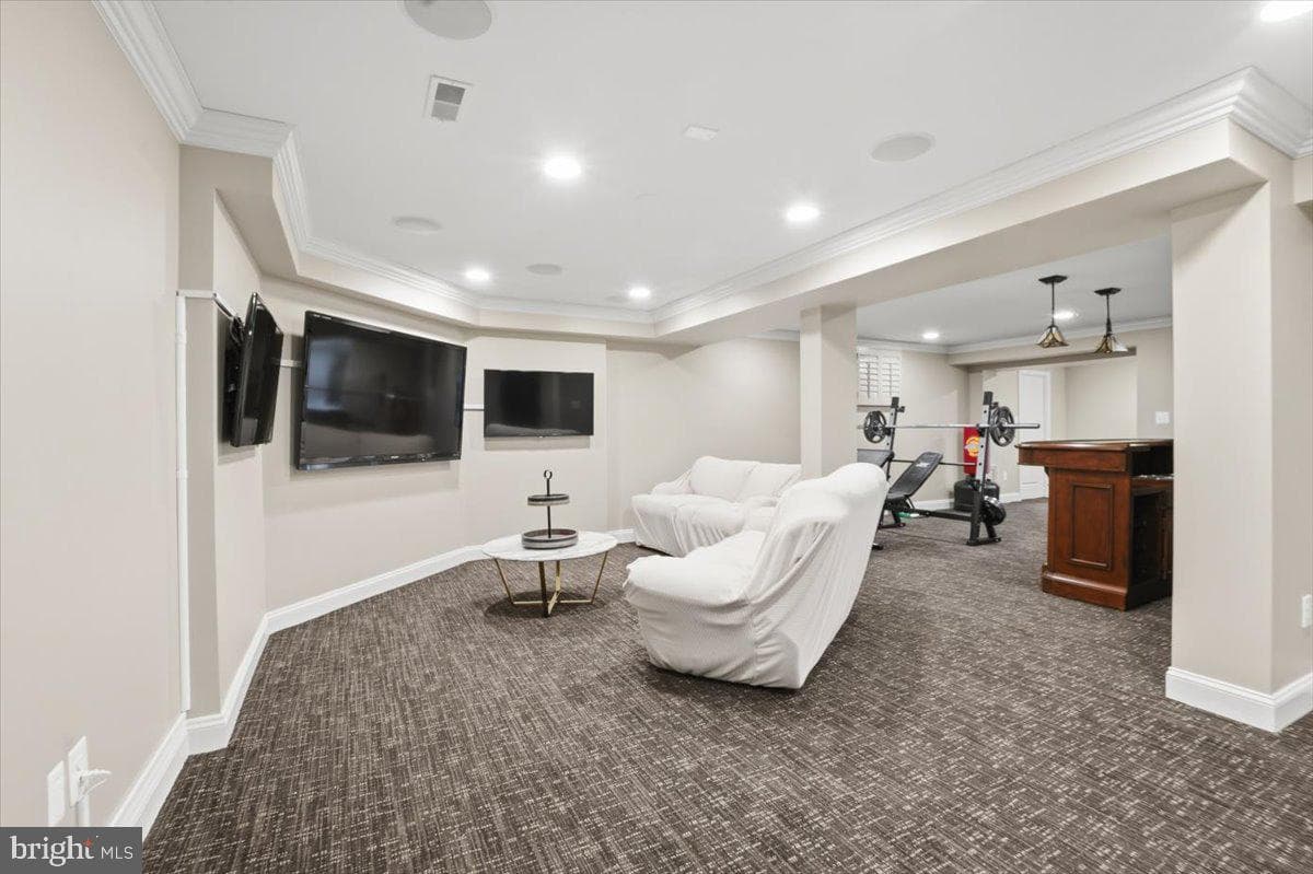 11221 Welland Street photo 51