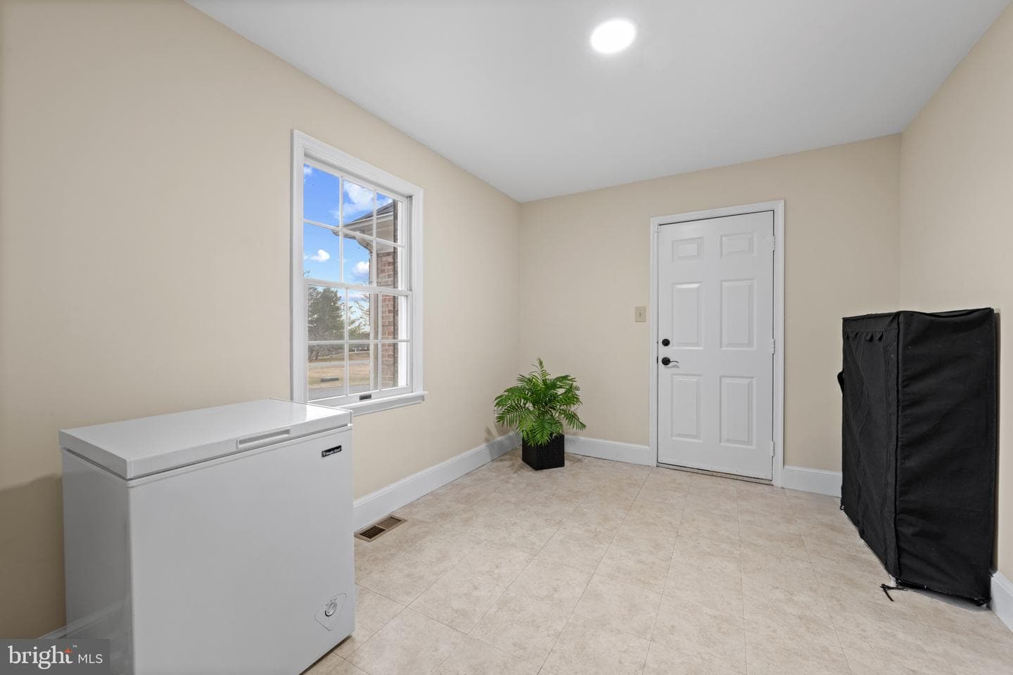 22340 Flintridge Drive photo 31