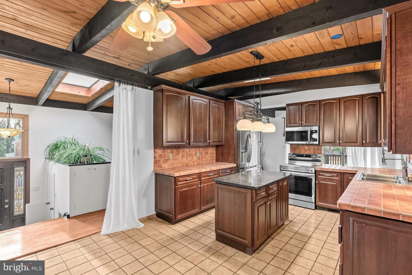 900 Azalea Drive photo 2