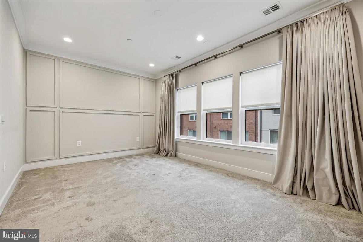 10340 Grosvenor Place photo 22