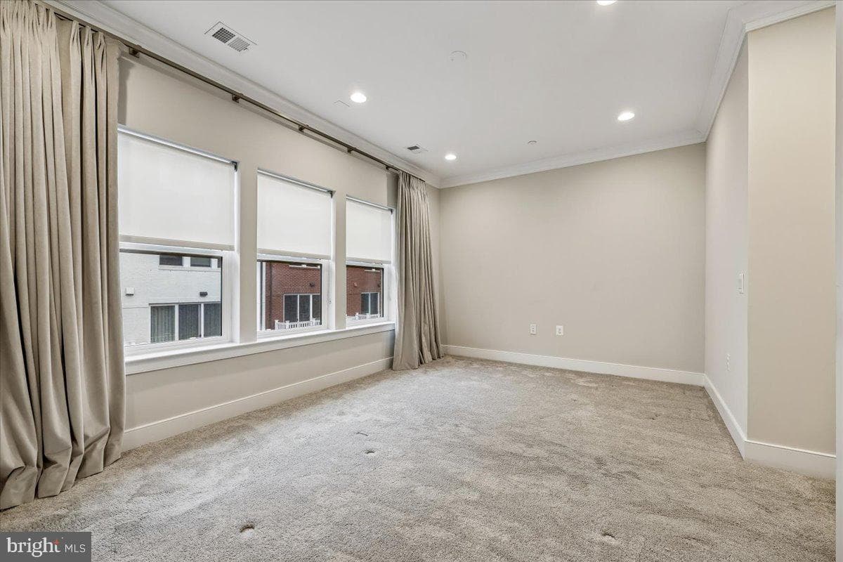 10340 Grosvenor Place photo 24