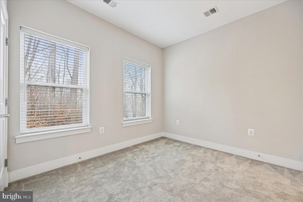 10340 Grosvenor Place photo 32