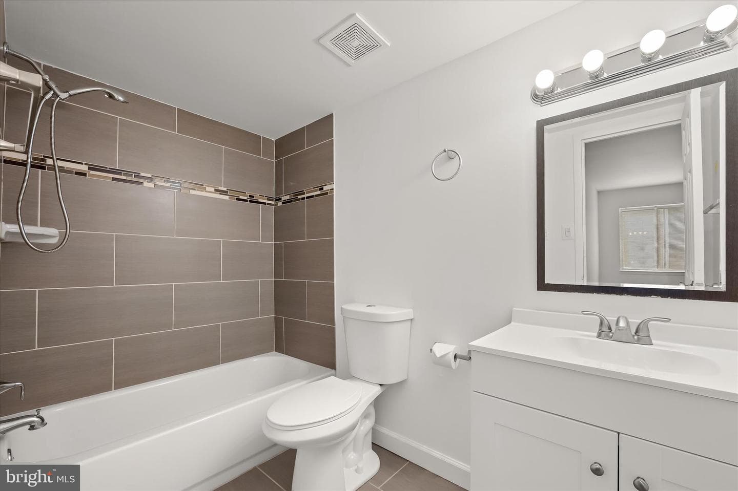 416 Girard Street #t2 photo 24