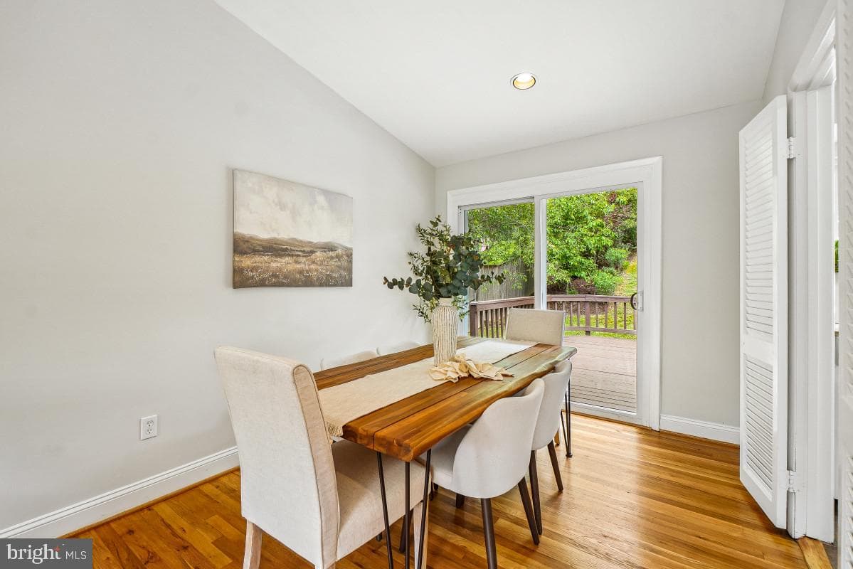 827 Caddington Avenue photo 10