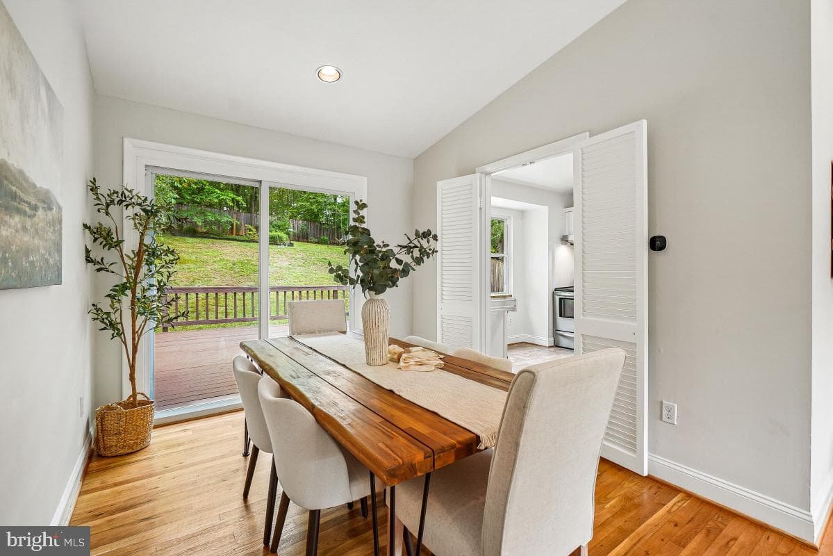 827 Caddington Avenue photo 11
