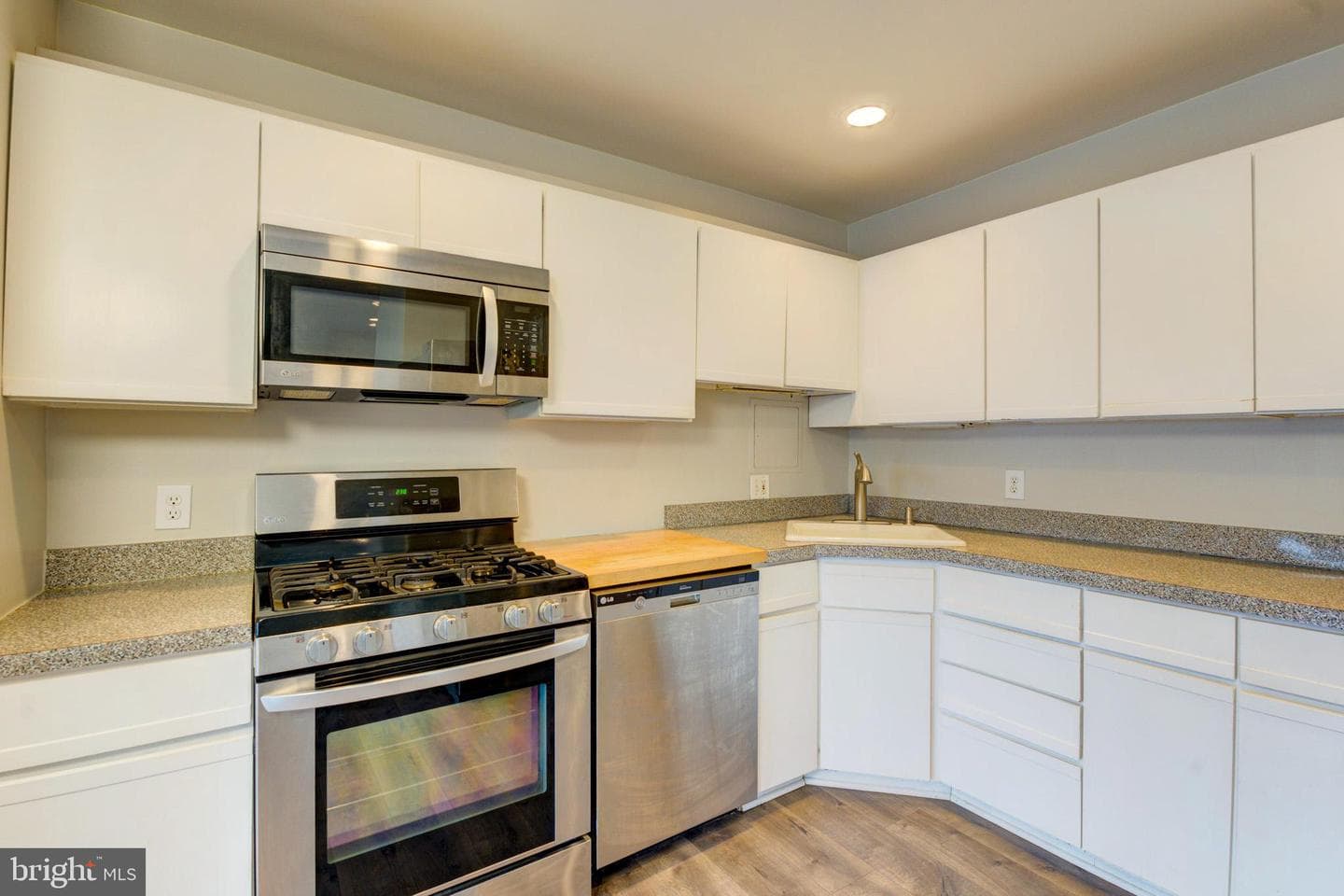 5301 Westbard Circle #208 photo 10