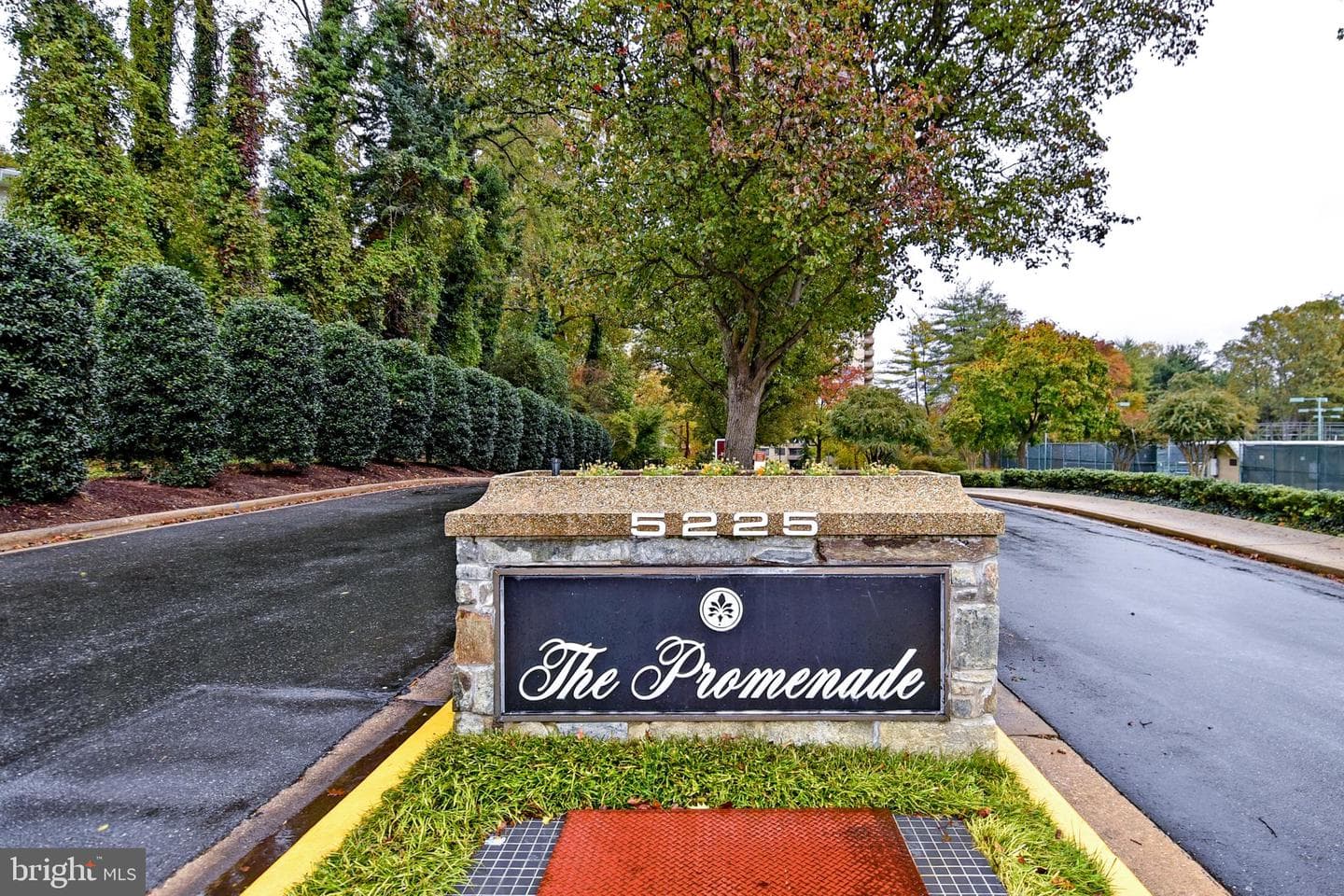 5225 Pooks Hill Road #803 N photo 42