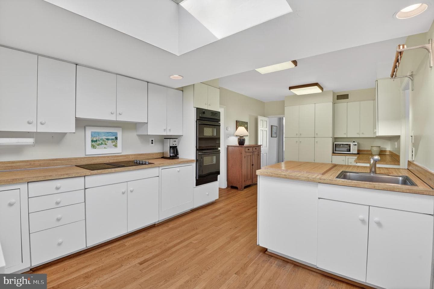 5208 Woodlawn Avenue photo 14