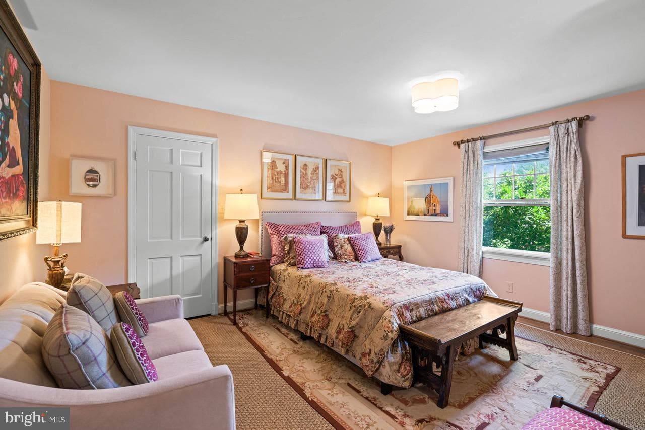 8 Farmington Court photo 22