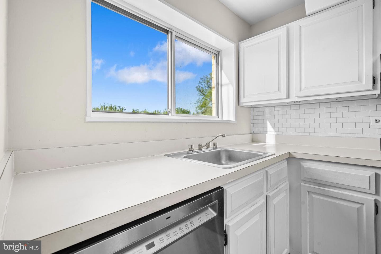 10631 Montrose Avenue #102 photo 11