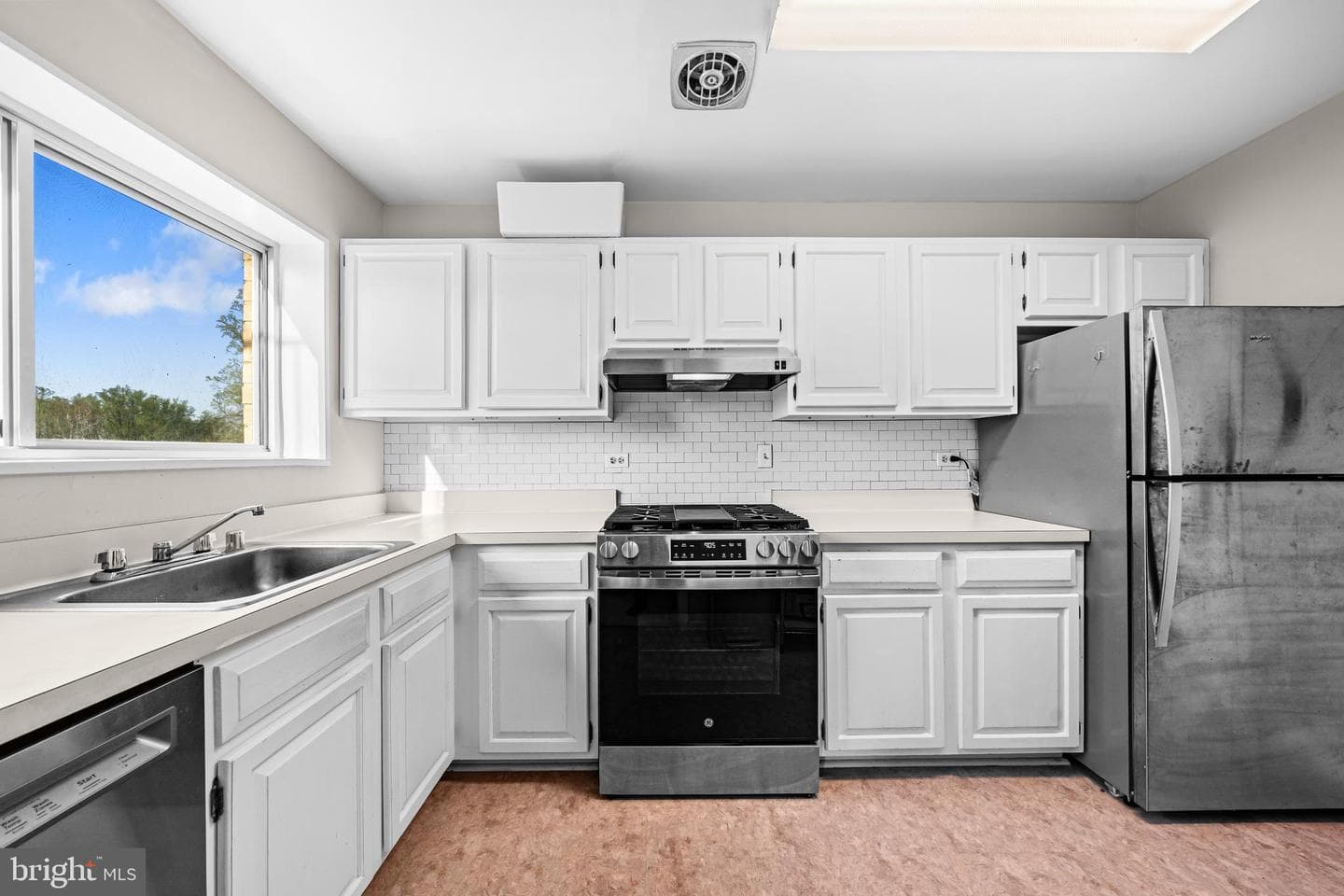 10631 Montrose Avenue #102 photo 8