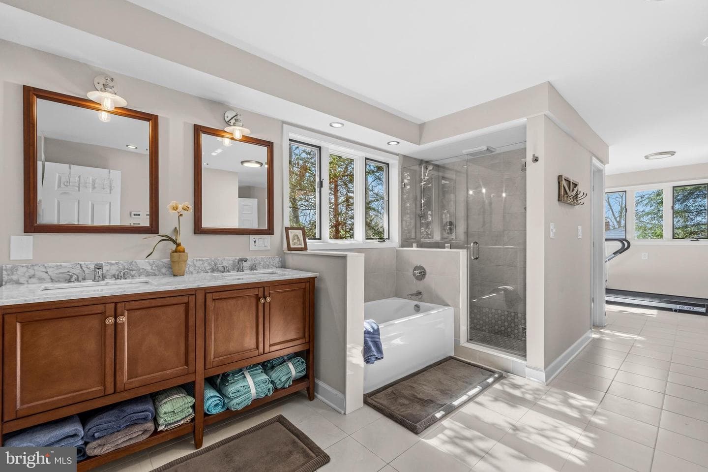 18900 Woodway Drive photo 36