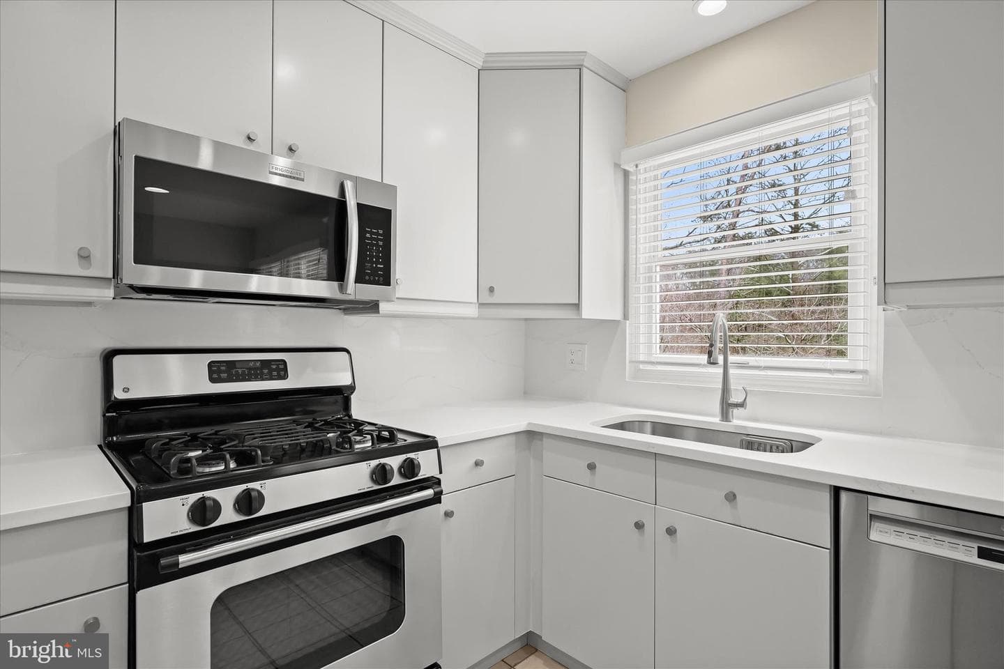 1514 Featherwood Street photo 19
