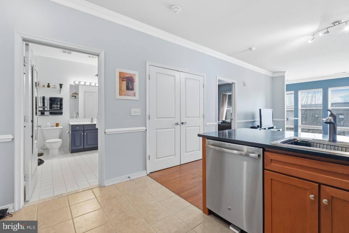 8045 Newell St # 423 photo 13