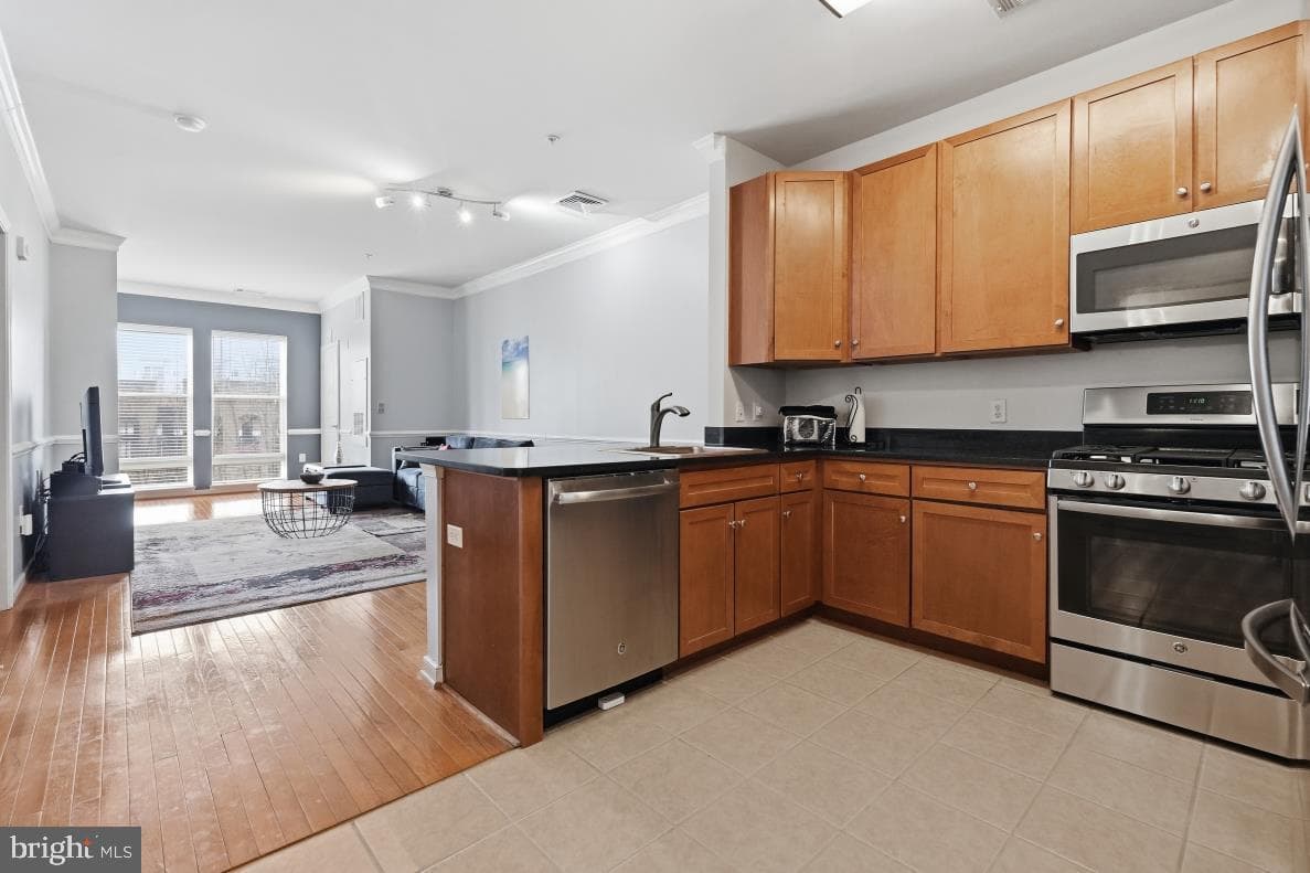 8045 Newell St # 423 photo 14