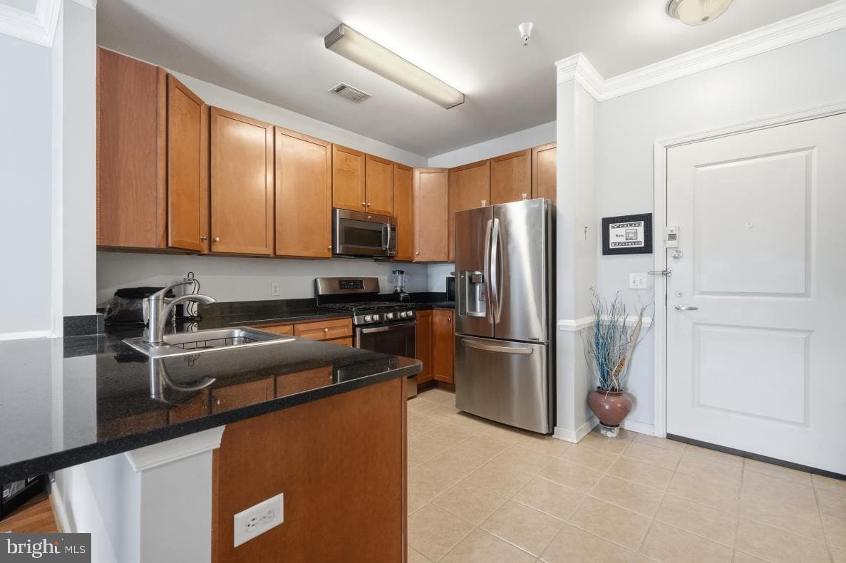 8045 Newell St # 423 photo 15