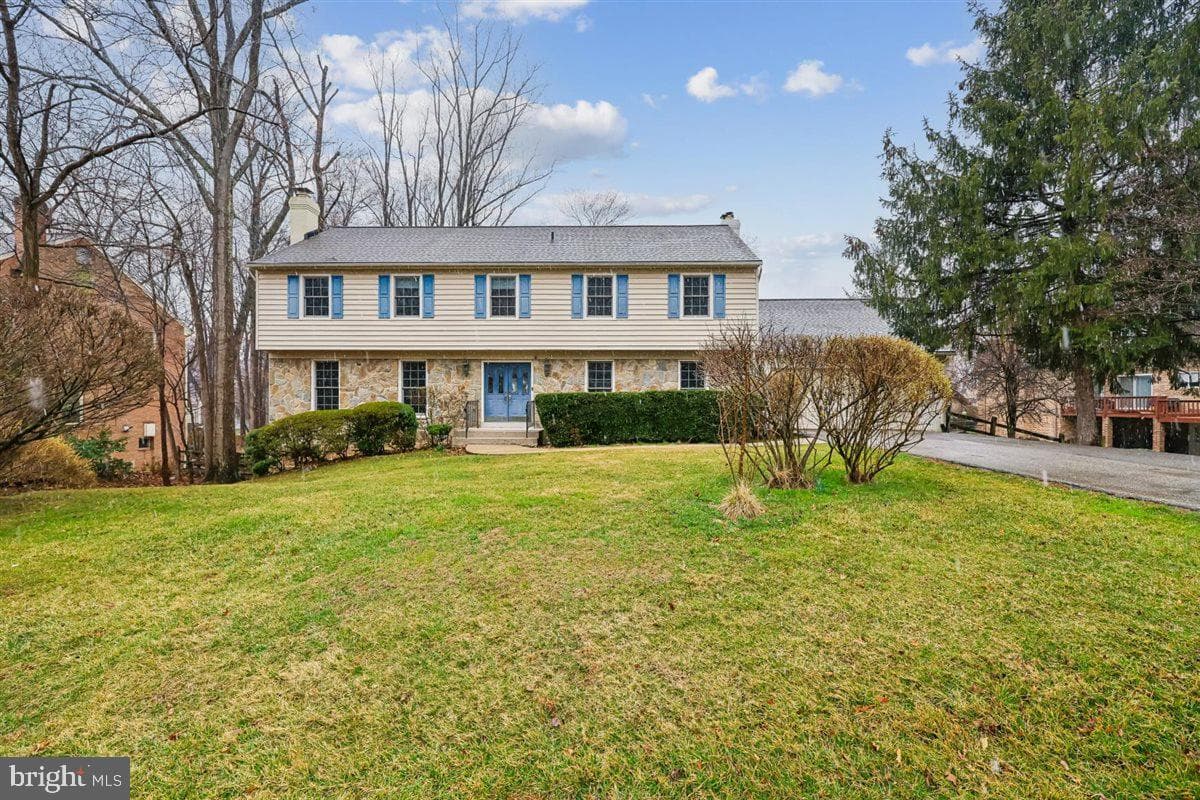 13724 Bridgewater Drive photo 2