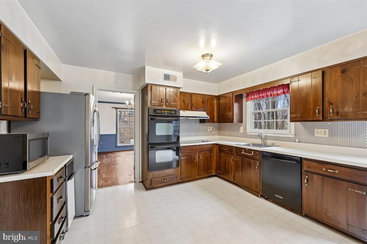 13724 Bridgewater Drive photo 22