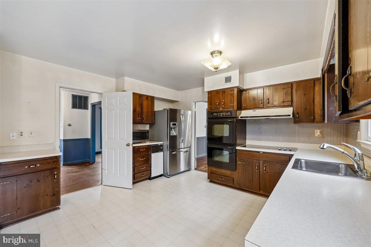 13724 Bridgewater Drive photo 23
