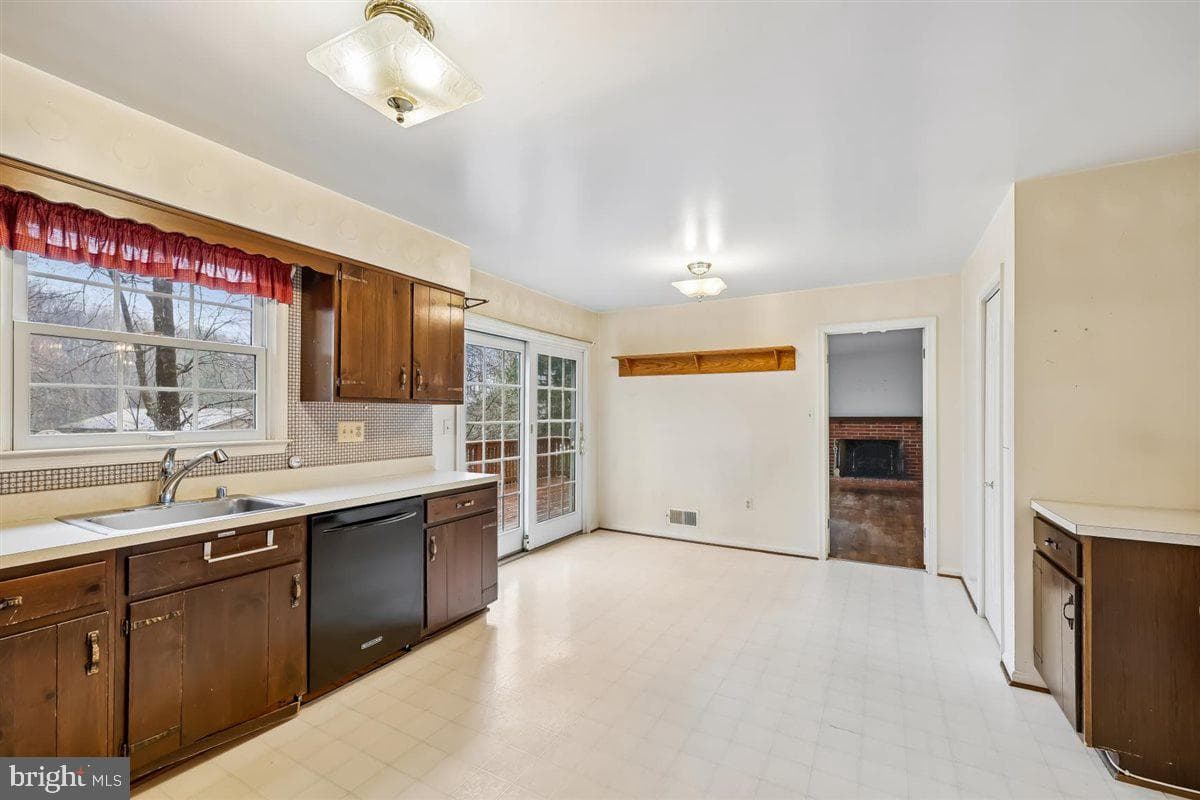 13724 Bridgewater Drive photo 25