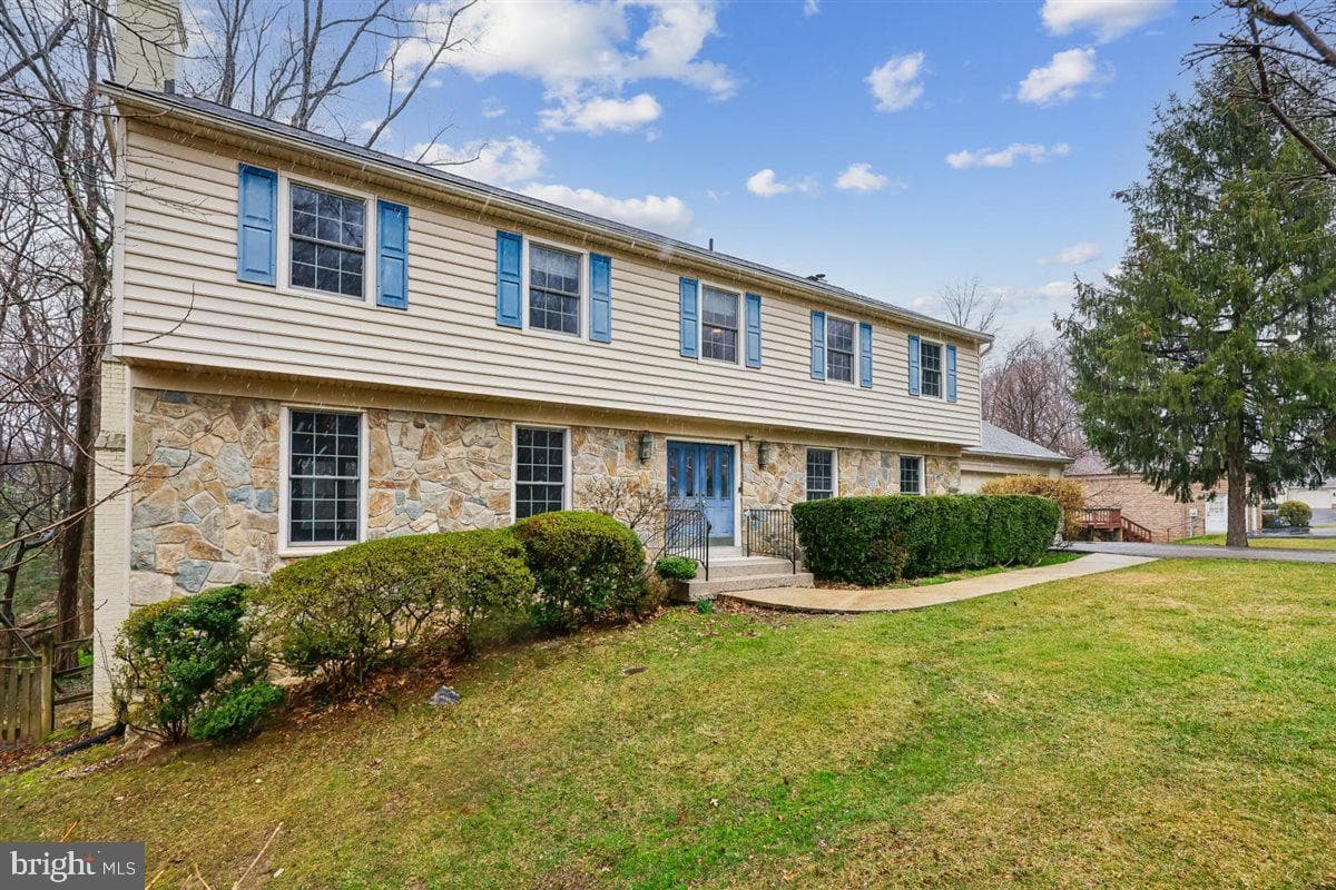 13724 Bridgewater Drive photo 3