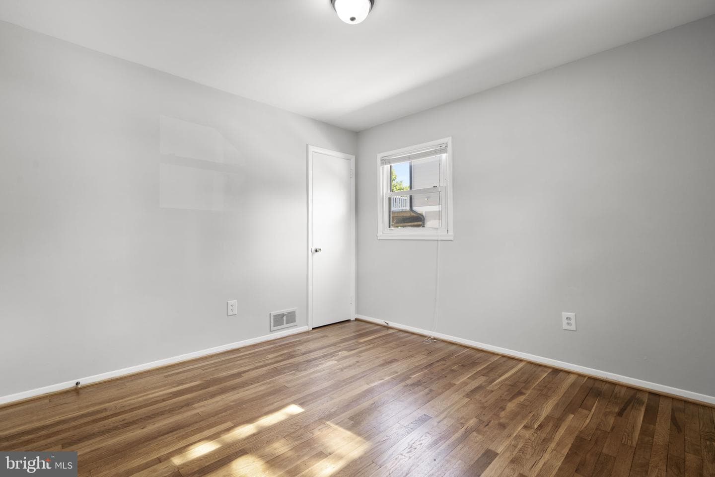 909 1st Street photo 21