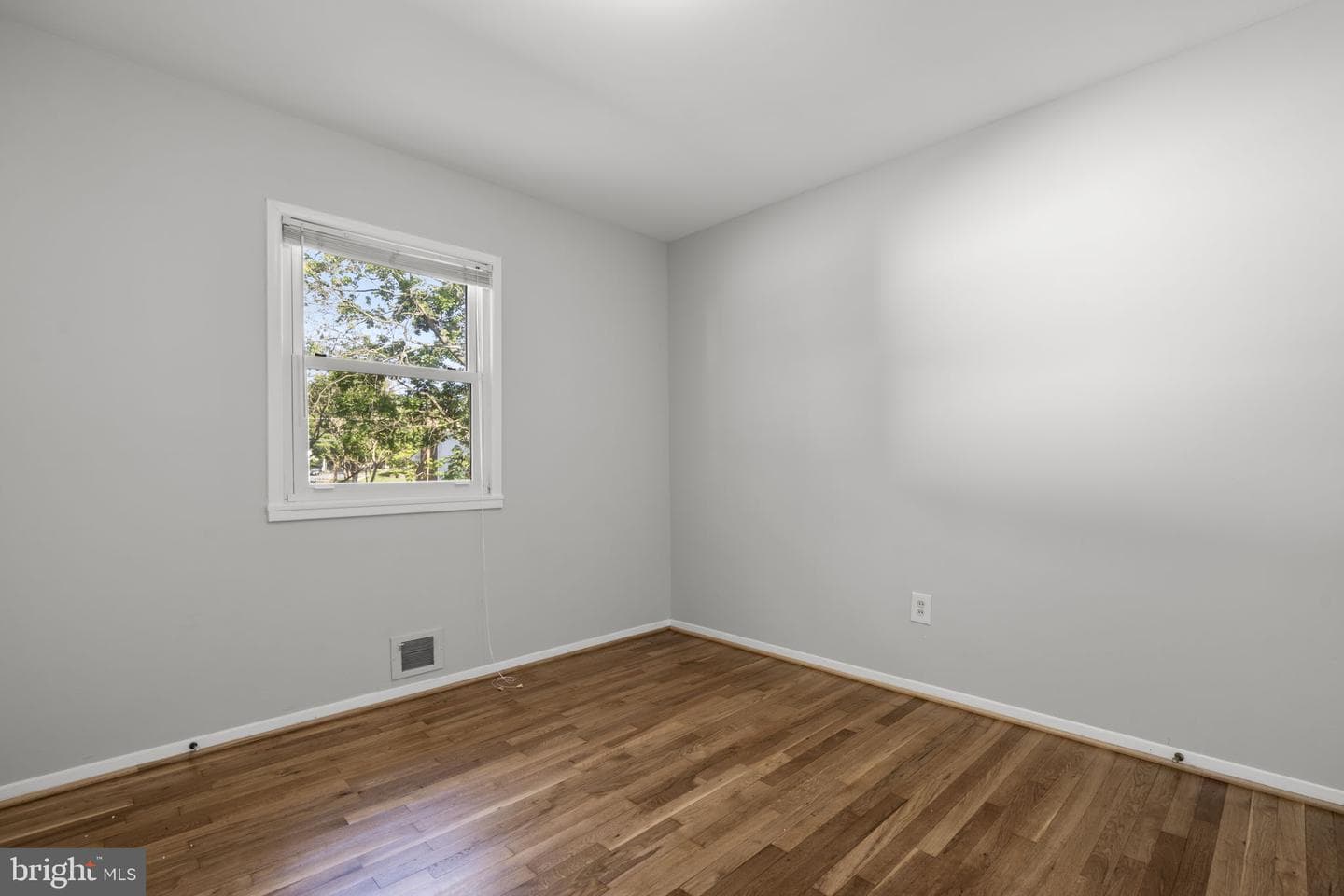 909 1st Street photo 26