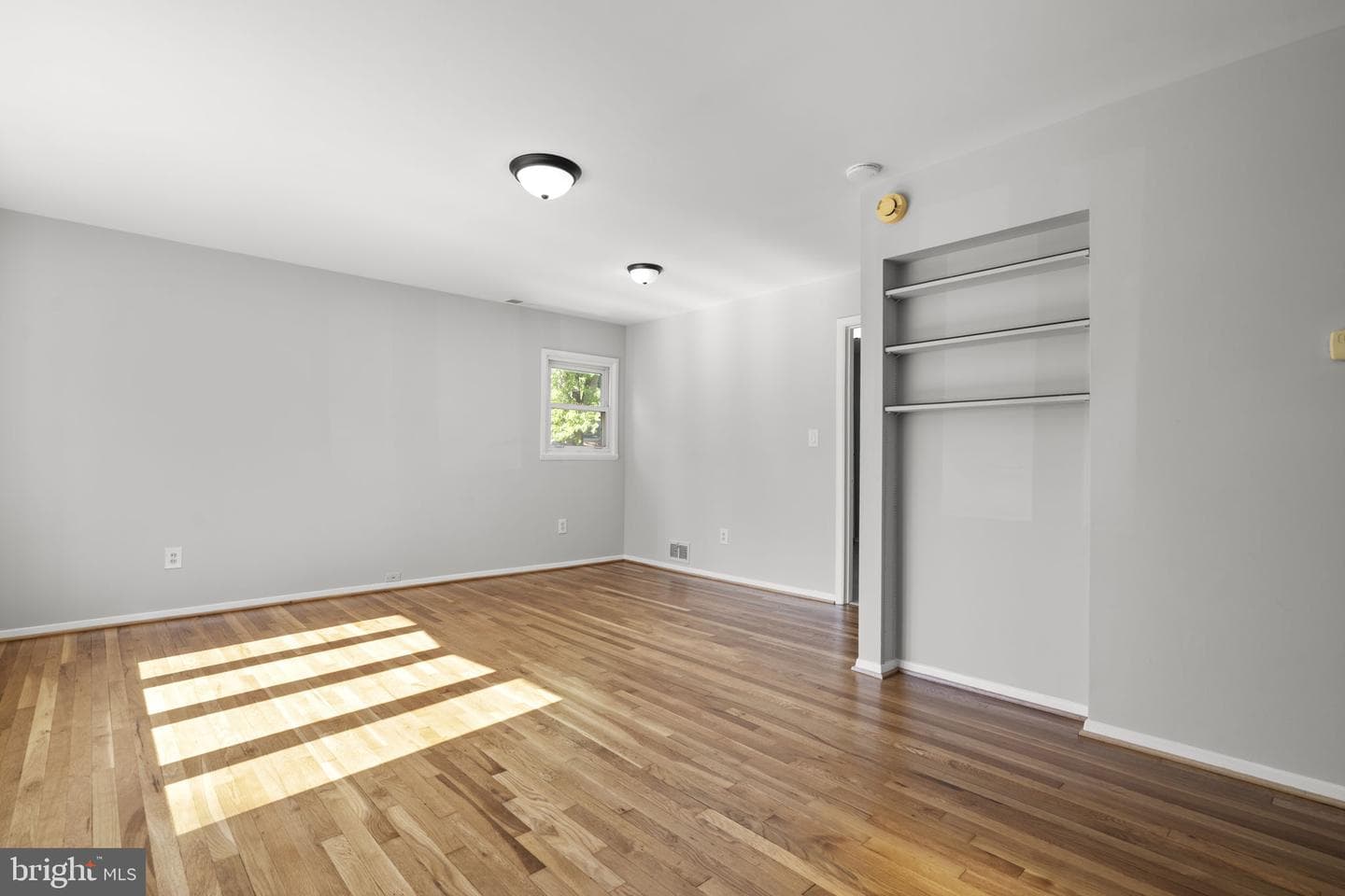 909 1st Street photo 5