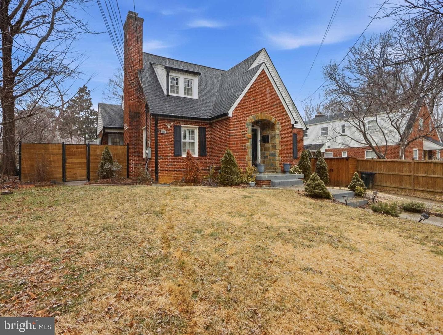 908 Davis Avenue photo 3