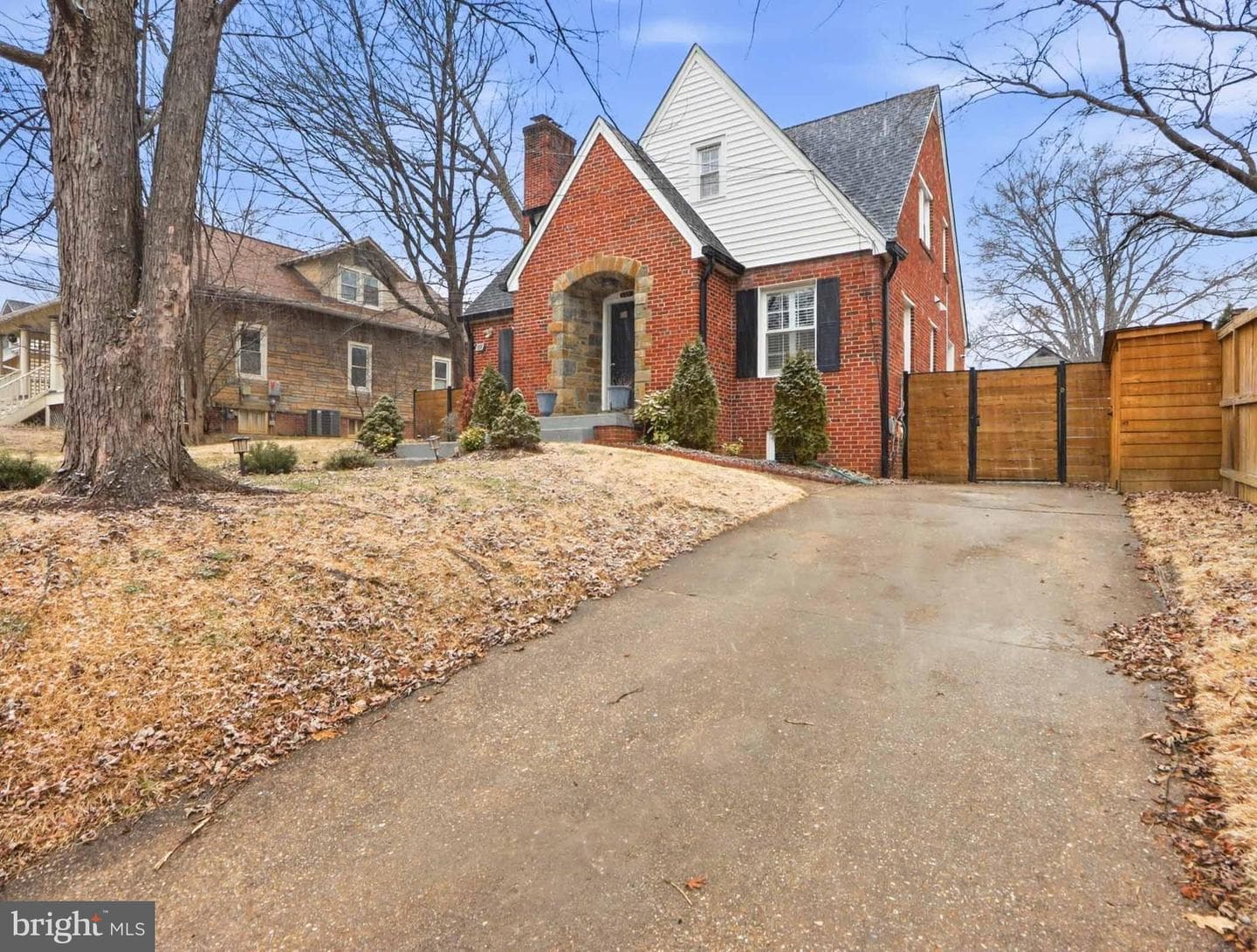 908 Davis Avenue photo 4