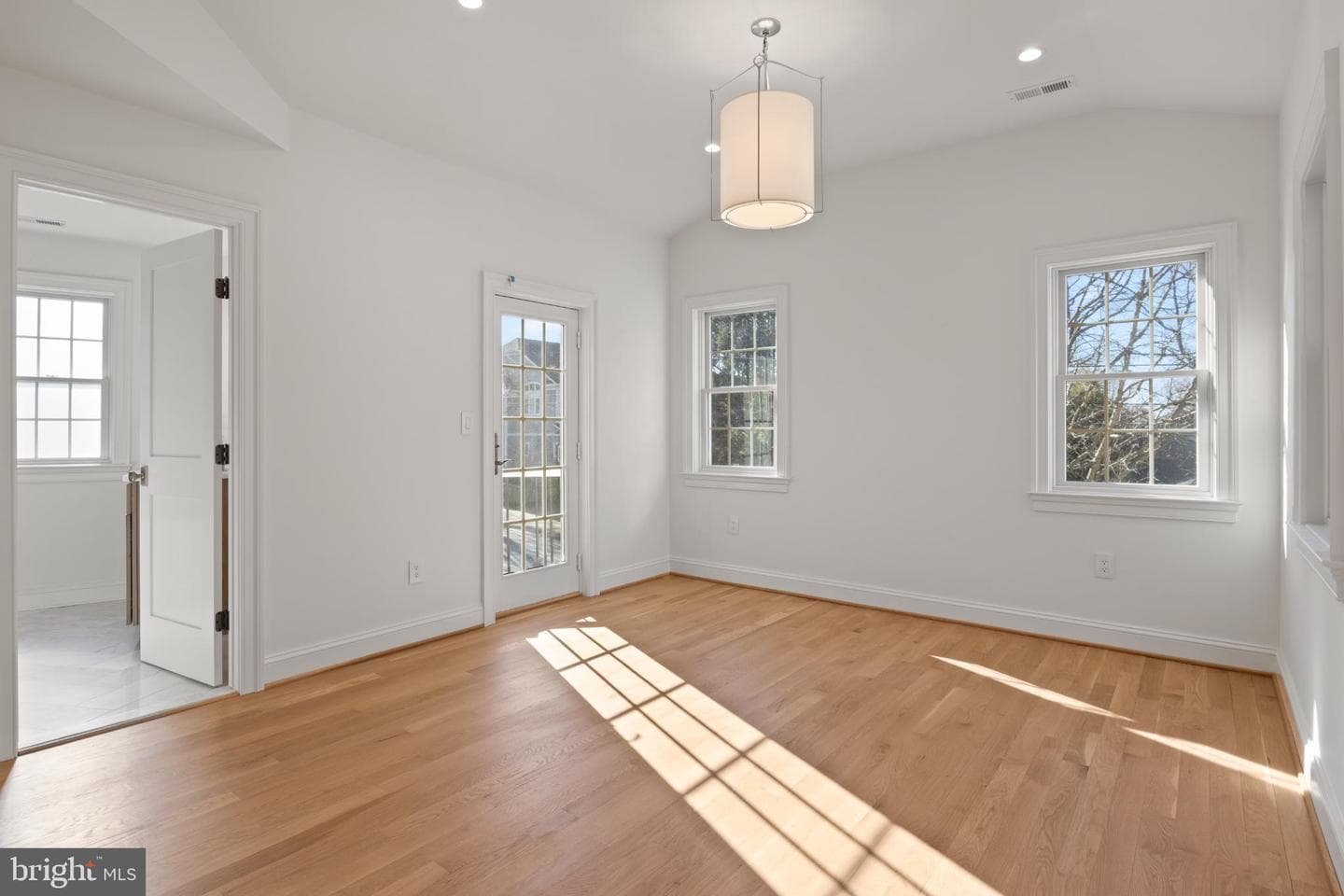 5522 Lincoln Street photo 37