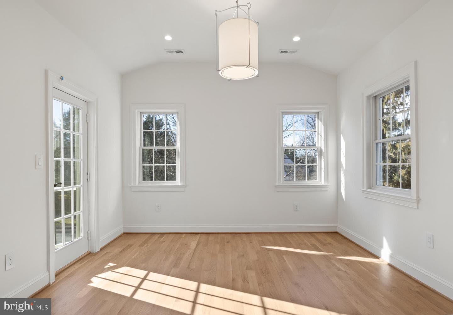 5522 Lincoln Street photo 38