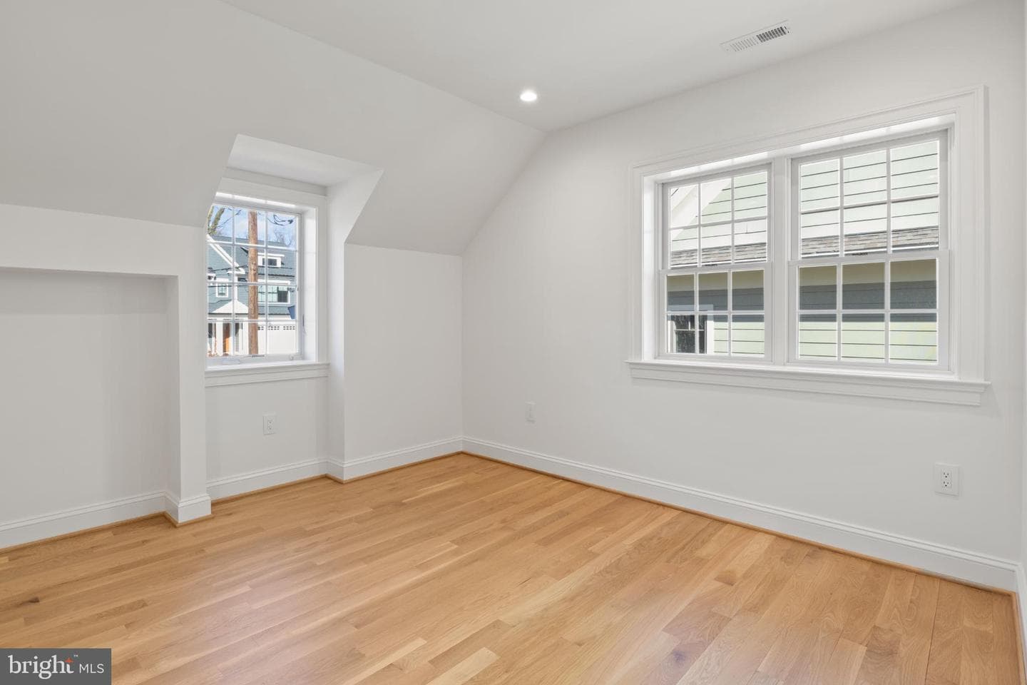5522 Lincoln Street photo 44