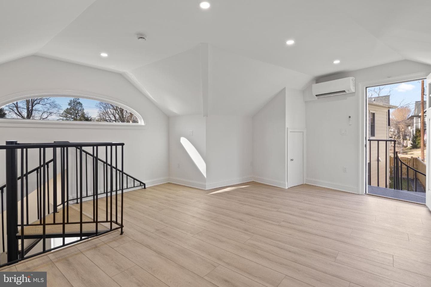 5522 Lincoln Street photo 71