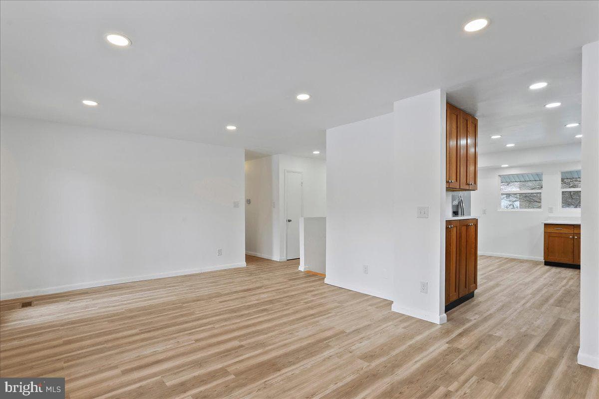 711 Cornwall Street photo 9