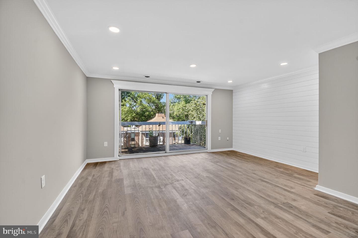3234 Hewitt Avenue #3-4-B photo 3