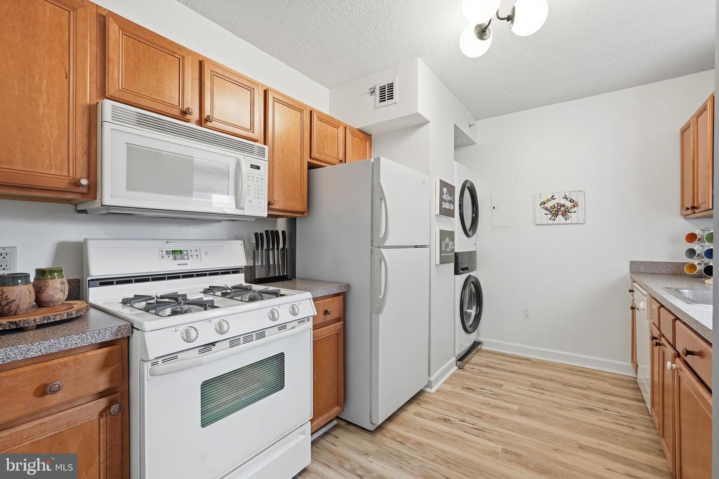 7111 Woodmont Avenue #518 photo 7