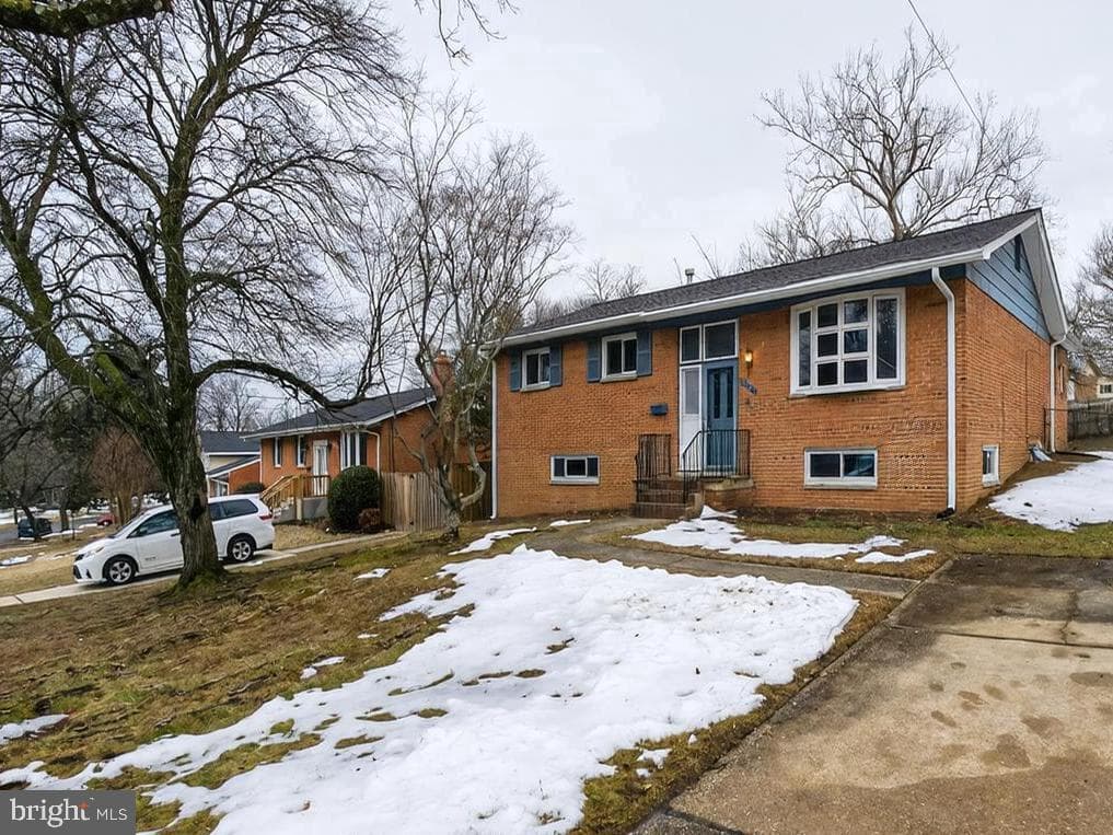 1030 Cresthaven Drive photo 2