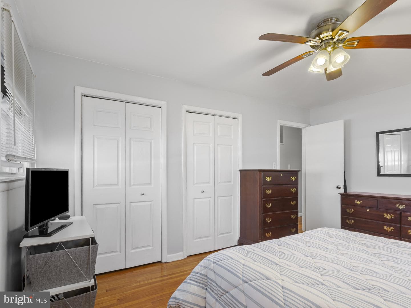 935 Loxford Terrace photo 16