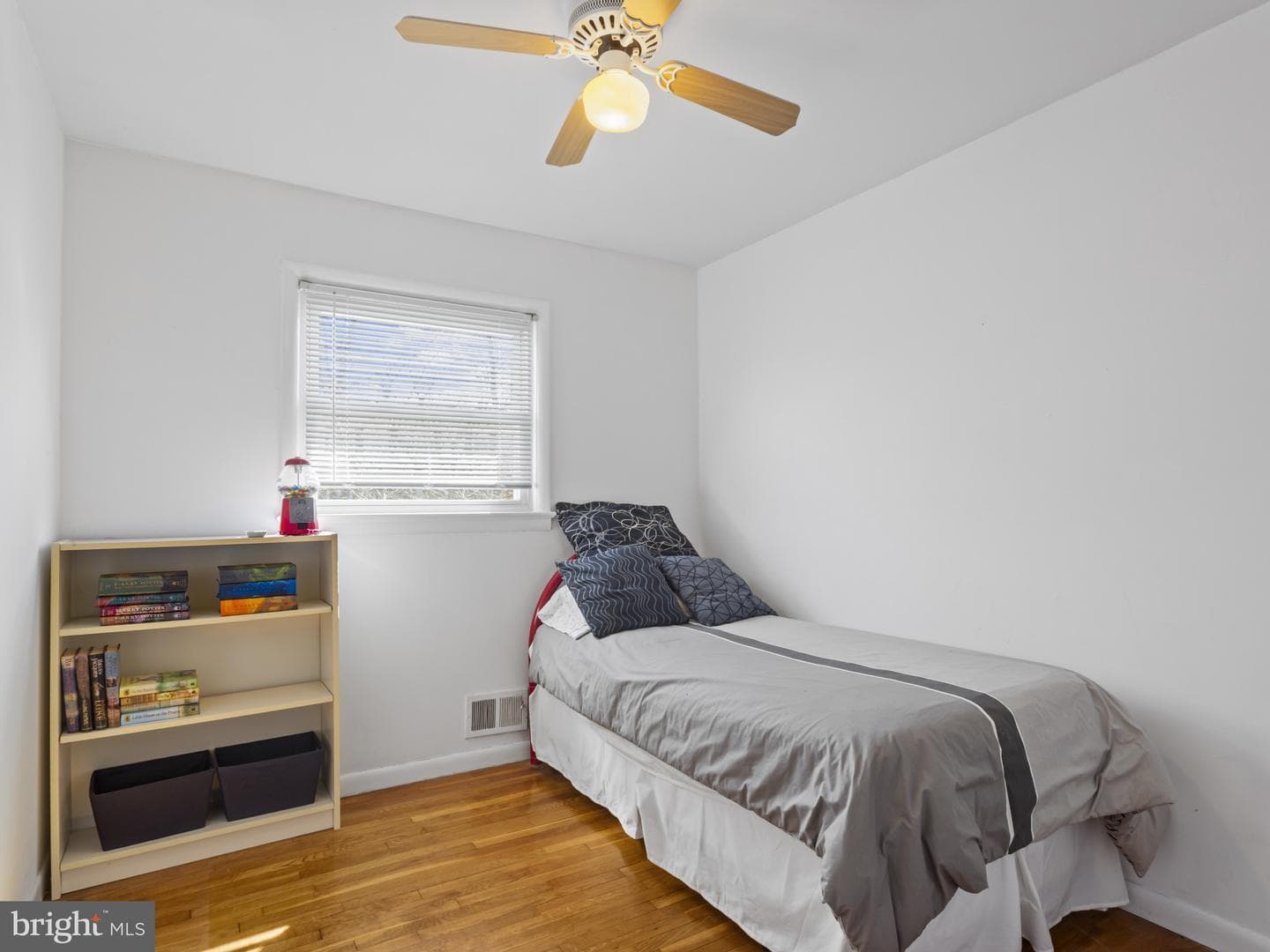 935 Loxford Terrace photo 24