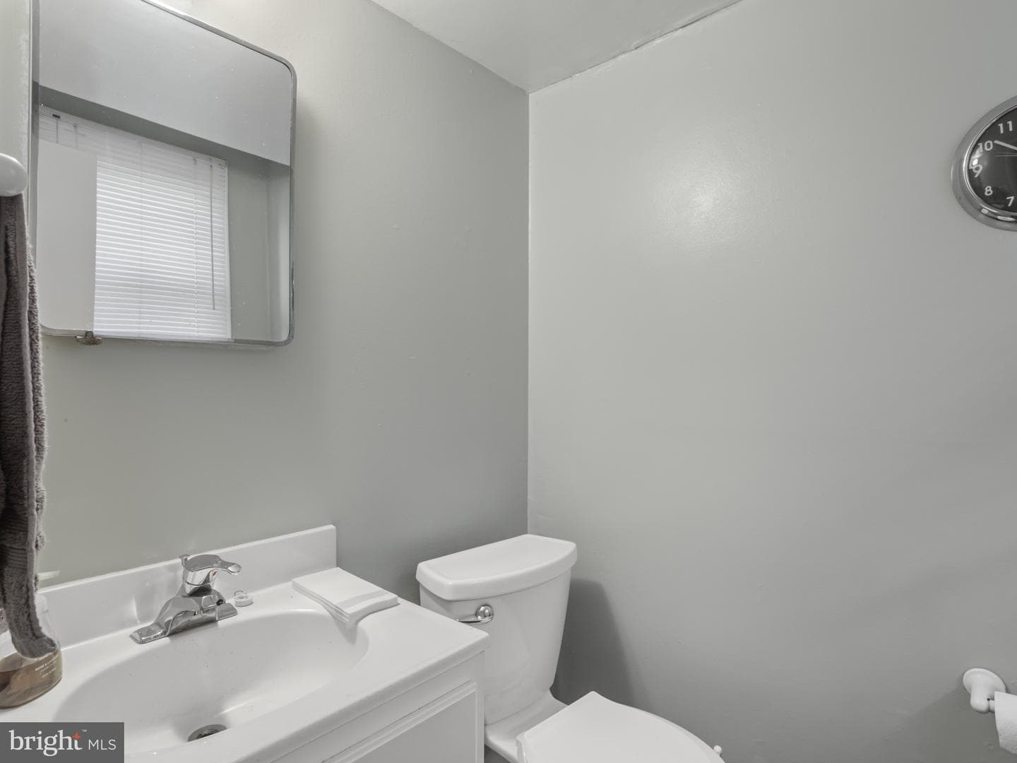 935 Loxford Terrace photo 32